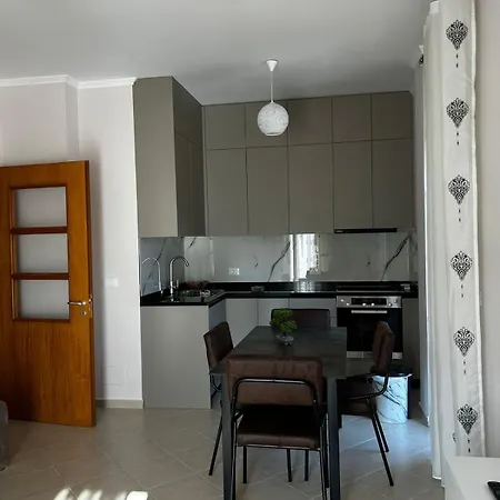 شقة Apartament Elite Valona, فلورا